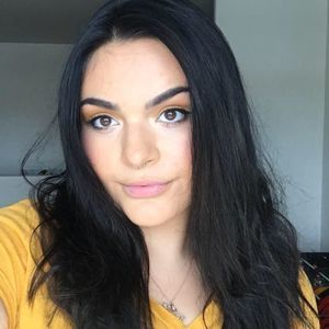 Meet your Posher, Chloe